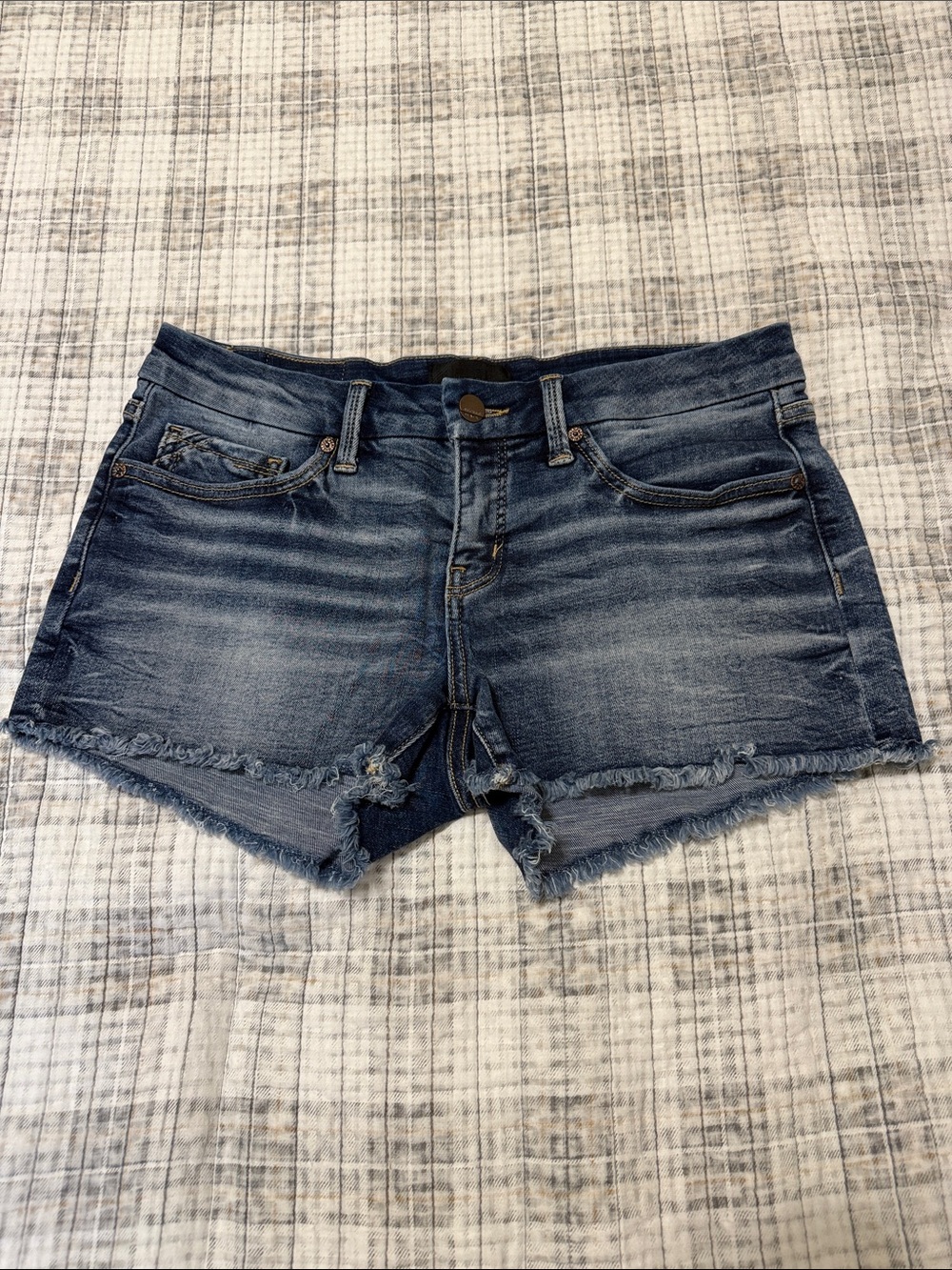 Buckle black size 28 fit no. 13 low-rise distressed blue jean shorts